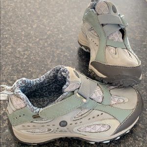 🌲🐾Merrell kids hiking sneakers sz10